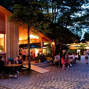 The Tent - Youth Only - Buchung Leider Nur Bis 30 Jahre Moeglich! Hostel Monachium
